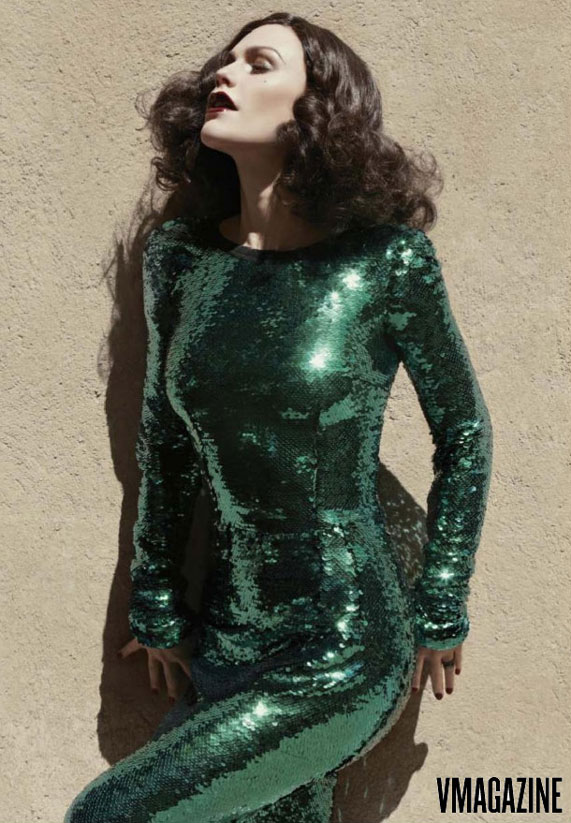 אנה פקווין בשמלת הפאייטים הירוקה של דולצ'ה וגבאנה במגזין V