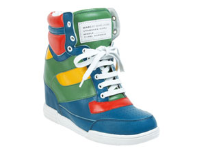 אזעקת טרנד: נעלי הסניקרס תופסות גובה