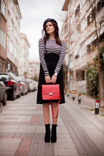frontrow-shop-skirt-outfit-fashion-blogger-paris-red-messenger-bag-style