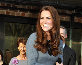 על הקו הדק: קייט מידלטון מלכותית, לוסי לו מפריזה