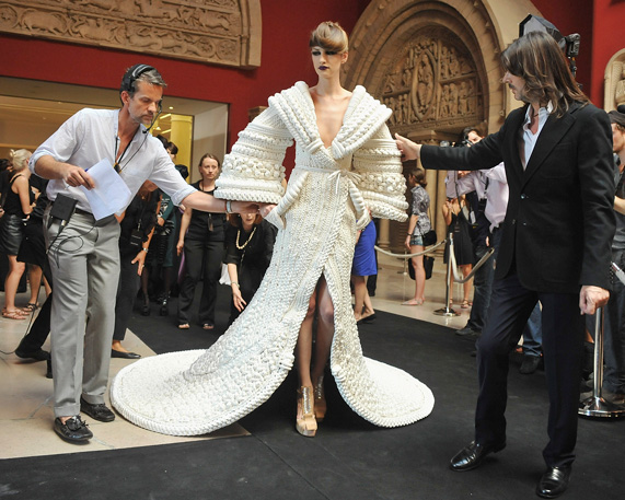 תצוגת חורף 2012 של סטפן רונלד בשבוע האופנה בפריז | צילום: גטי אימג'ס