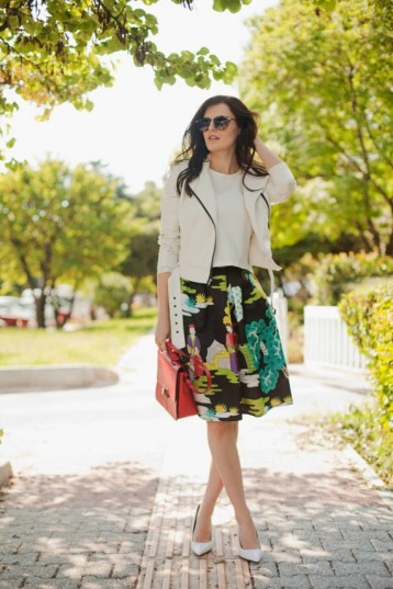 wholesale7-twin-skirt-printed-full-midid-skirt-white-moto-jacket-mango-white-pumps-red-bag-viktoriya-sener-turkish-ukranian-fashion-blogger