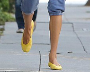 שטוחות, אבל לפניך: נעלי הבלרינה של יוסי סמרה מרקדות בהוליווד
